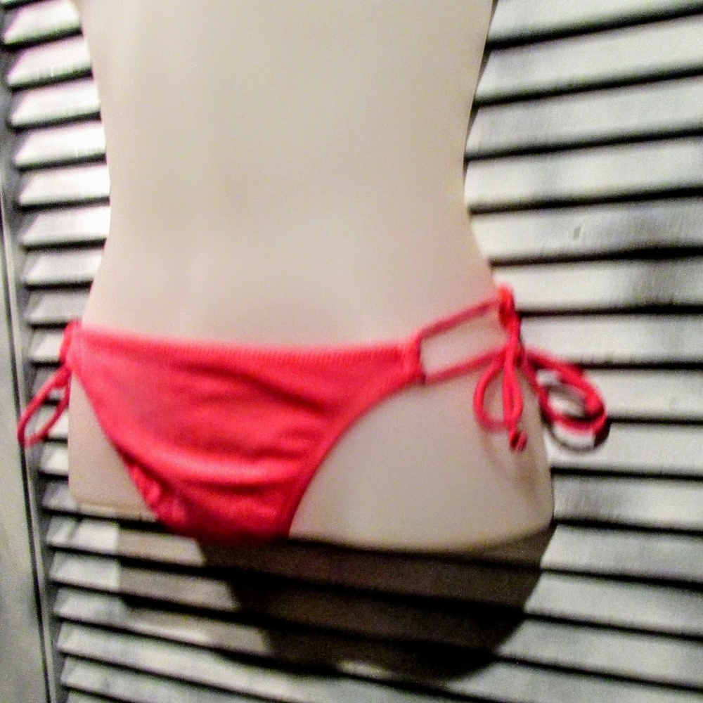 Donating 3/1 Victoria's Secret M bikini bottom - Picture 6 of 8